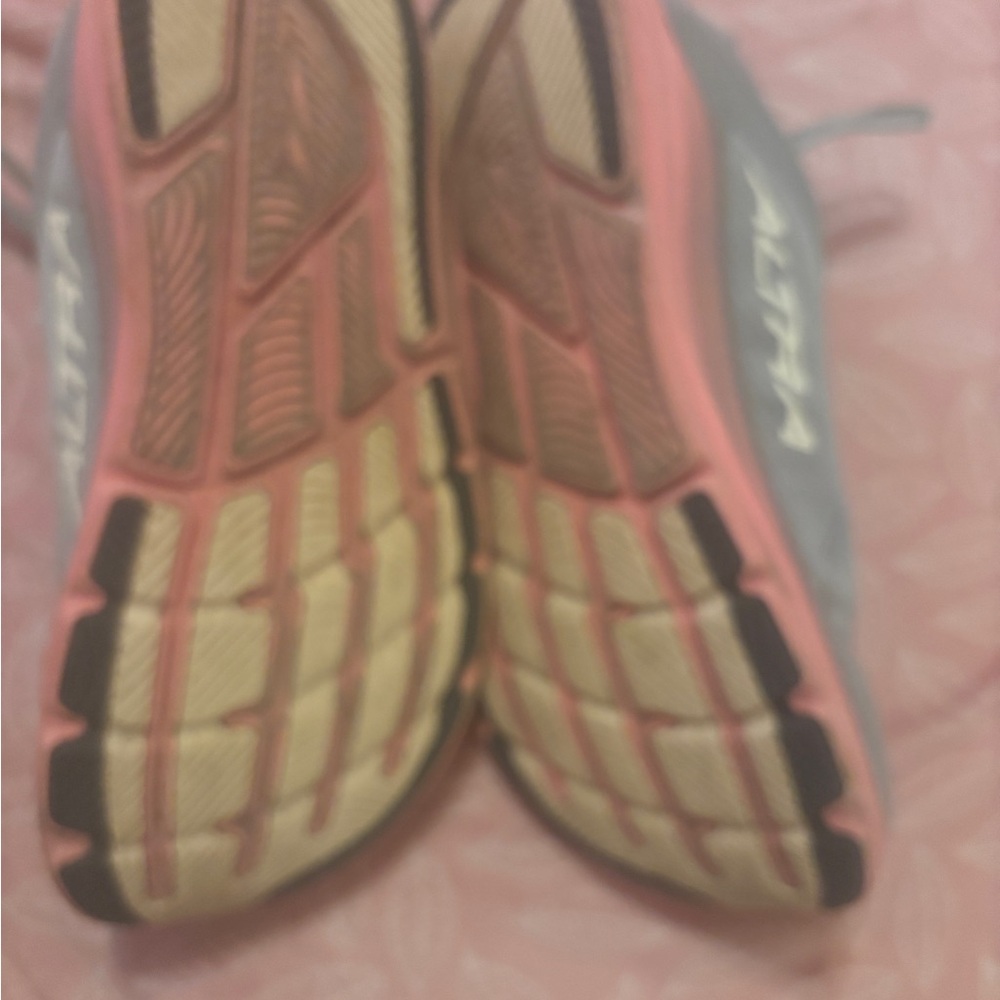 Altra Women's Light Gray and Pink Athletic Running Shoes Very Little Wear - Picture 2 of 3